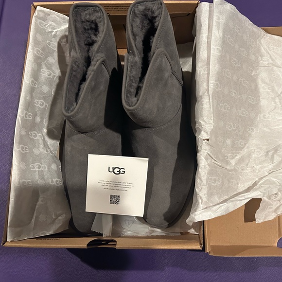 NEW UGG Cory II Genuine Shearling Lined Boot Size 8 - Picture 1 of 4